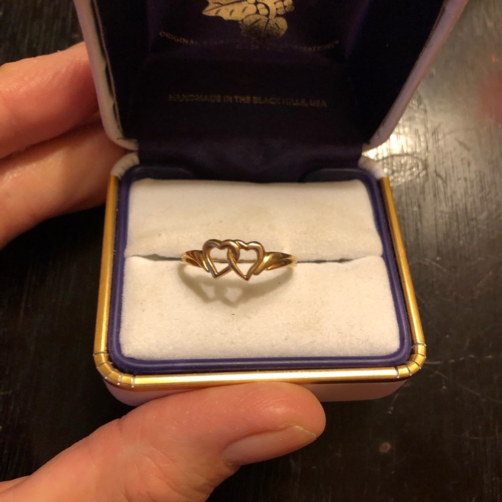 Ladies gold ring.